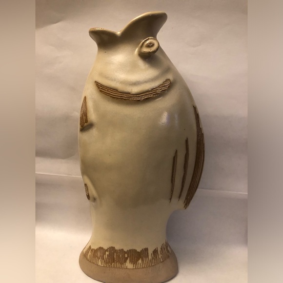 Vintage cream pottery drip glaze fish vase - Picture 1 of 6